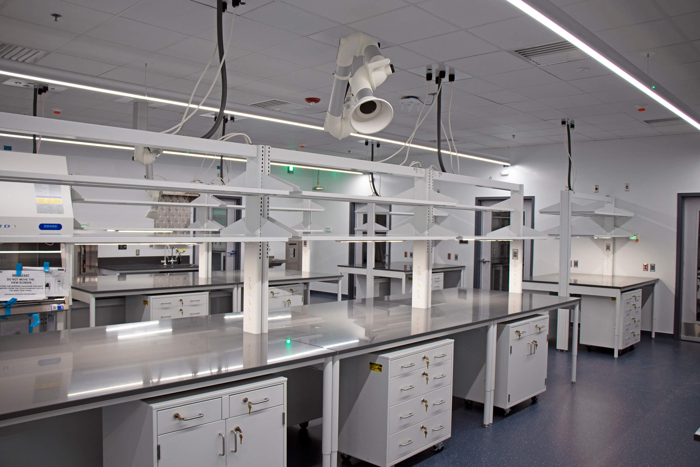 covid-lab-2400